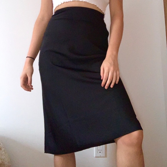 💕 Black Midi Skirt 💕 - Picture 1 of 3